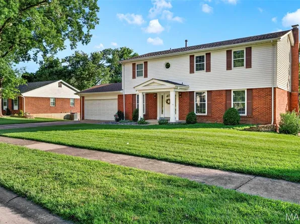 10744 Forest Path Dr, Saint Louis, MO 63128