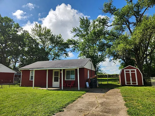201 SW Sanneman Dr Photo 1