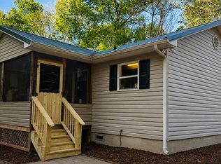 498 Puett Cove Rd, Marble, NC 28905