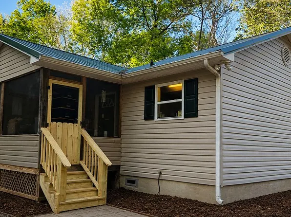 498 Puett Cove Rd, Marble, NC 28905