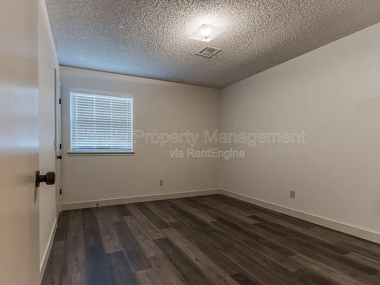 7712 NW 101st St — Photo 27