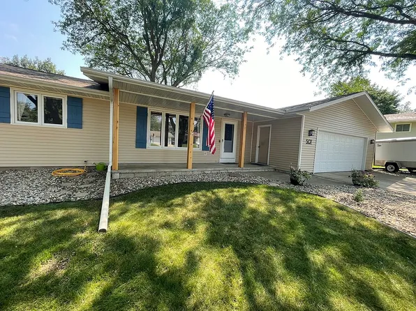 507 3rd St SE, Sioux Center, IA 51250