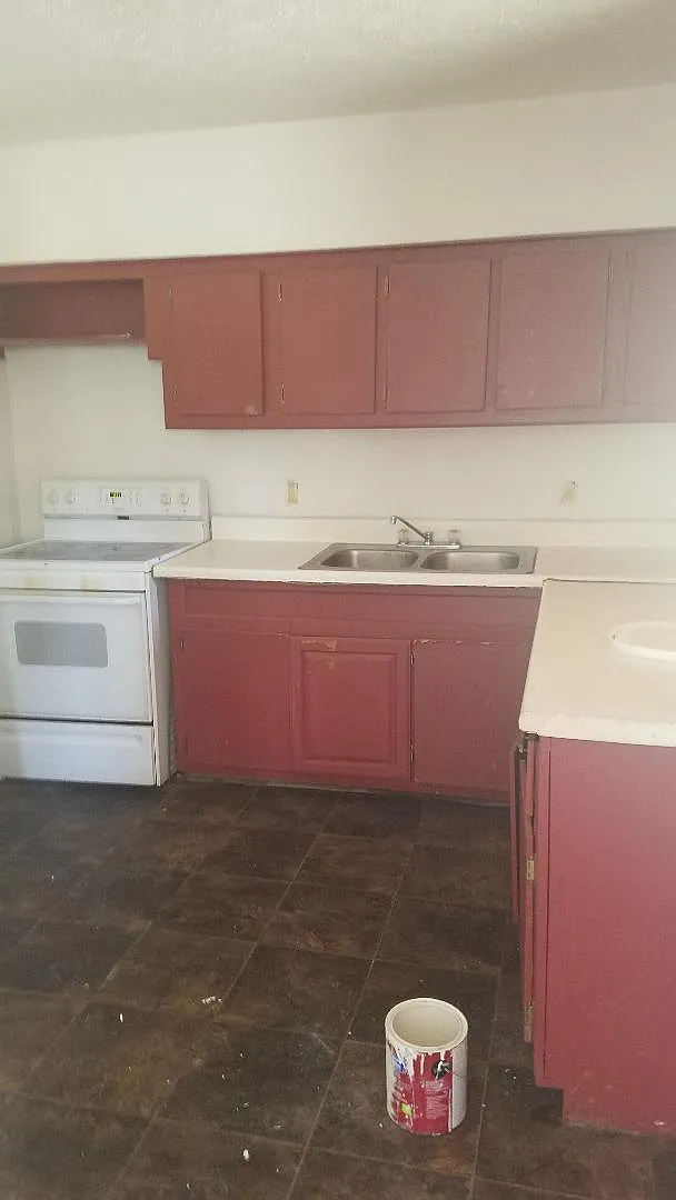 935 W Marion St — Photo 2