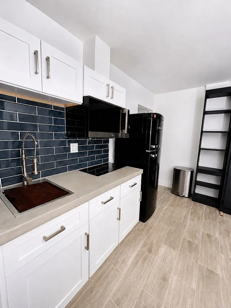 2524 E Willetta St - Suite 1 — Photo 2