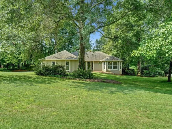 3115 Country Lake Dr, Powder Springs, GA 30127