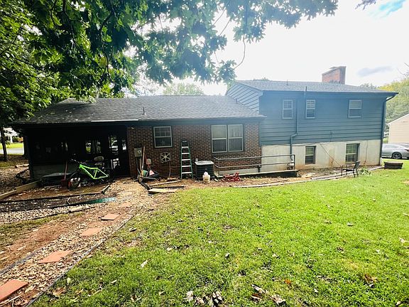 4th image of 202 College Park Dr