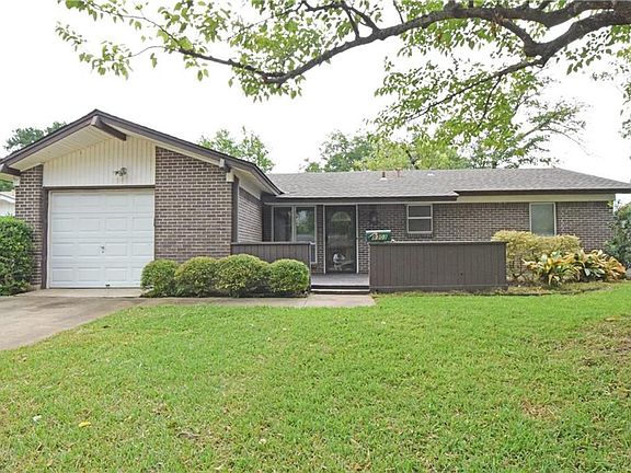 2nd image of 8303 Briarwood Ln