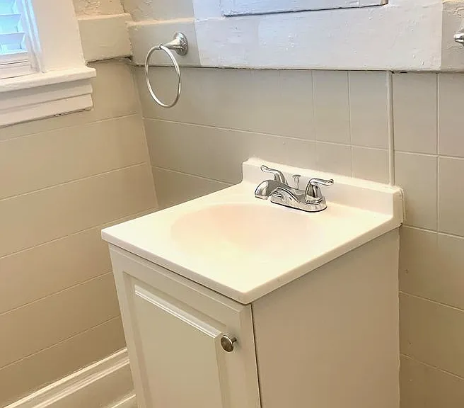 2838 Broadway Ave — Photo 18