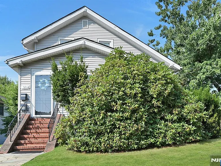 304 Midland Ave #1 — Photo 5