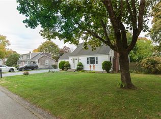 9 Tucker Rd, Smithfield, RI 02828