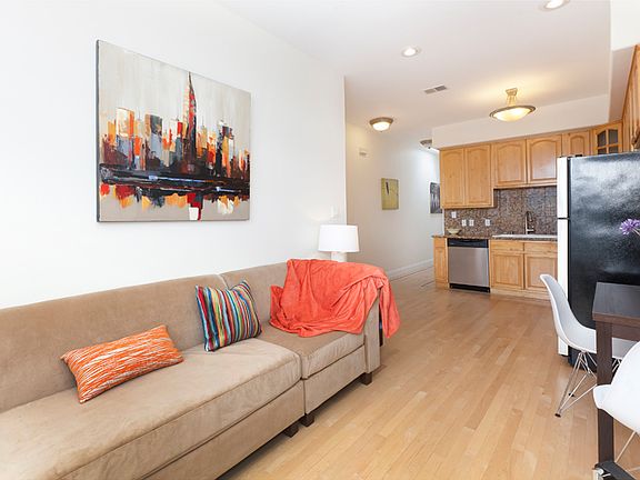 3rd image of 2854AA 25th St