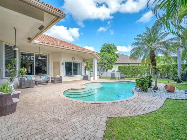 15614 SW 15th St, Hollywood, FL 33027