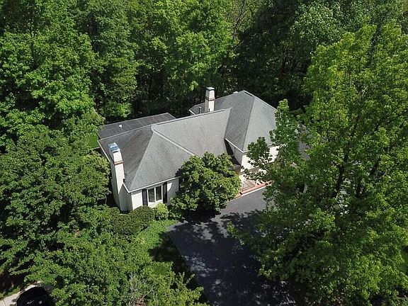 3rd image of 338 Naiche Ct