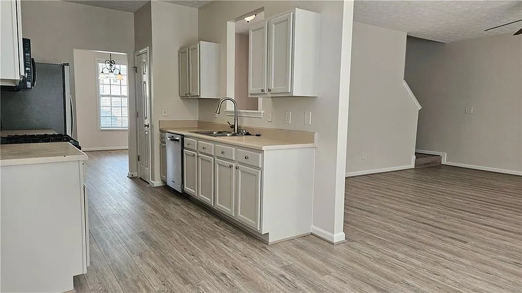 3 bed, 2.5 bath, 1812 sqft, $2,150 — Photo 4