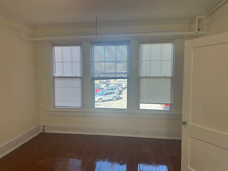 1094 N Ave NE #7 — Photo 14