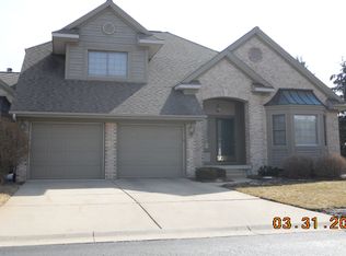 325 Geneva Cir, Lansing, MI 48917