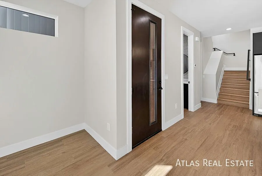 Building Photo - 830 Cherry St #2