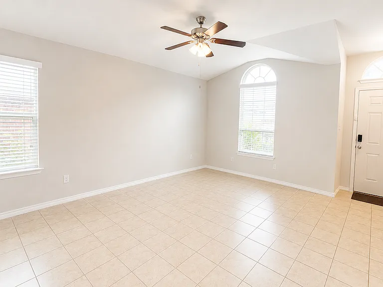3407 Parkmill Dr — Photo 6
