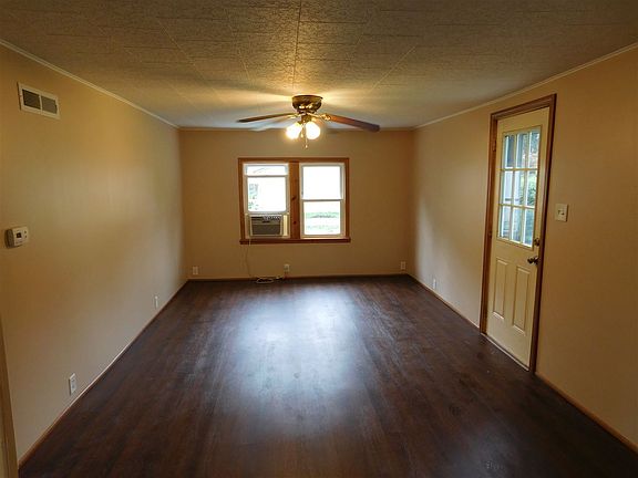 4th image of 105 W Smith St