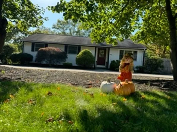 498 N Main St, Raynham, MA 02767