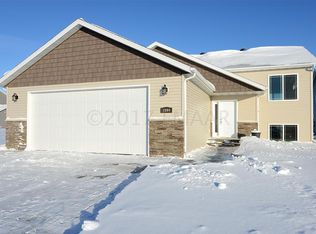 1104 44th Ave S, Moorhead, MN