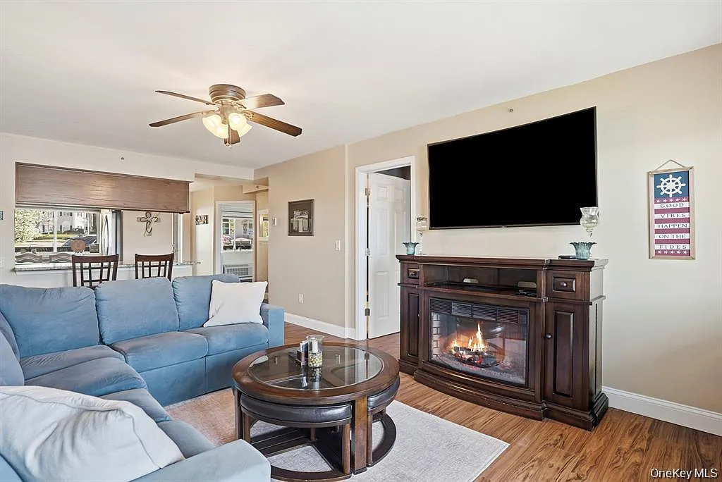 1 bed, 1028 sqft, $3,100 — Photo 2