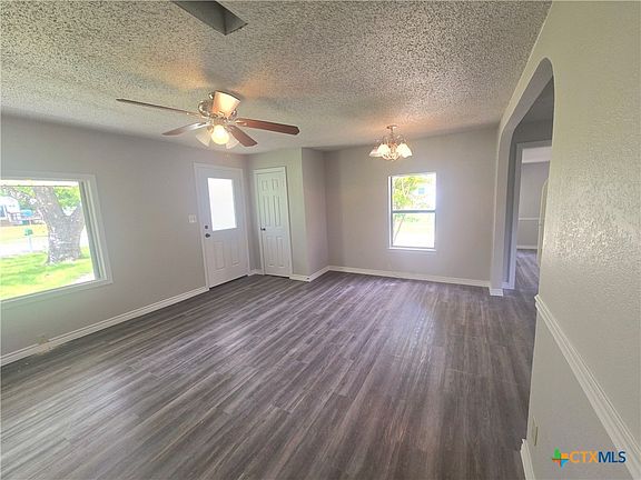 4th image of 101 E Halstead Ave