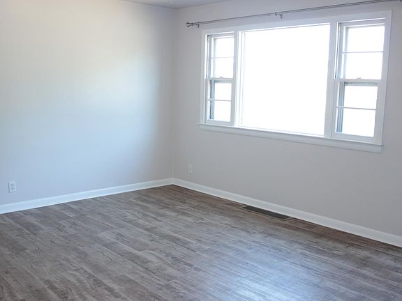 4th image of 1246 Lewis Ave