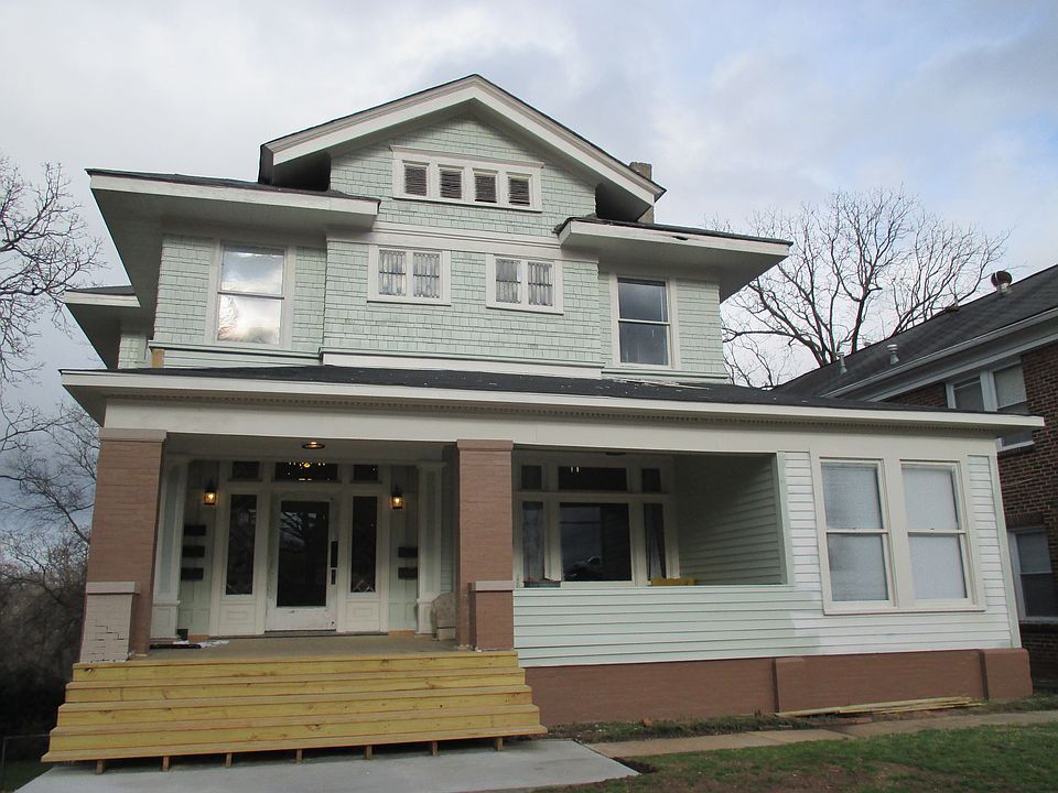 1st image of 1025 30th St S APT 1A