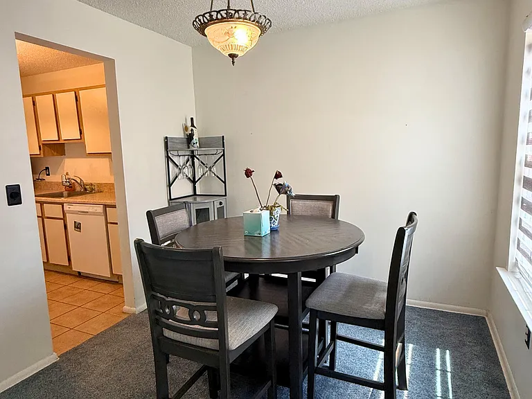 305 Wildflower Ct — Photo 5