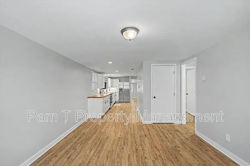 3 bed, 2.0 bath, 1222 sqft, $1,849 — Photo 2