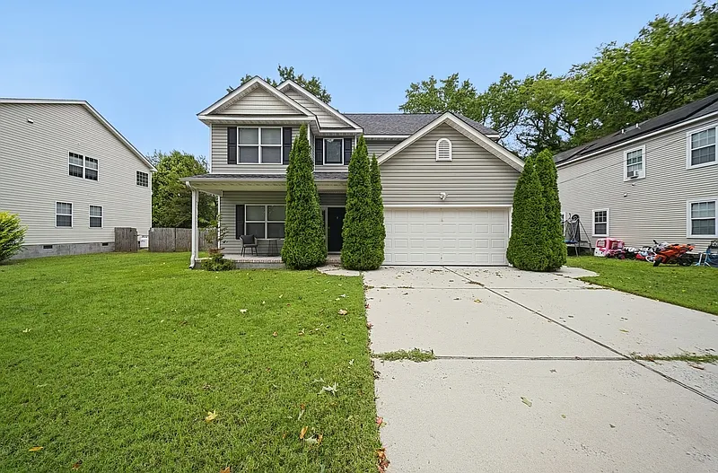 4 bed, 2.5 bath, 2400 sqft, $2,900 — Photo 1