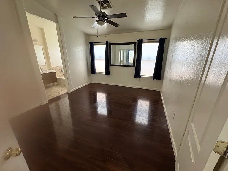 1727 E Pontiac Dr — Photo 13