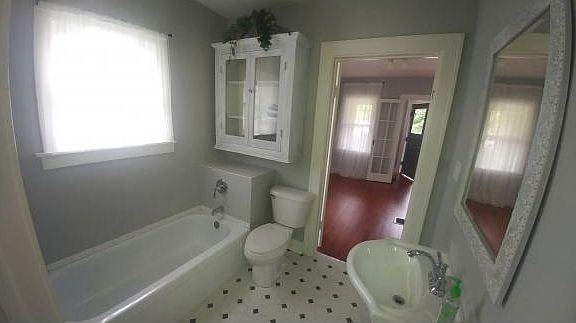 4th image of 2827 N Grand Ave