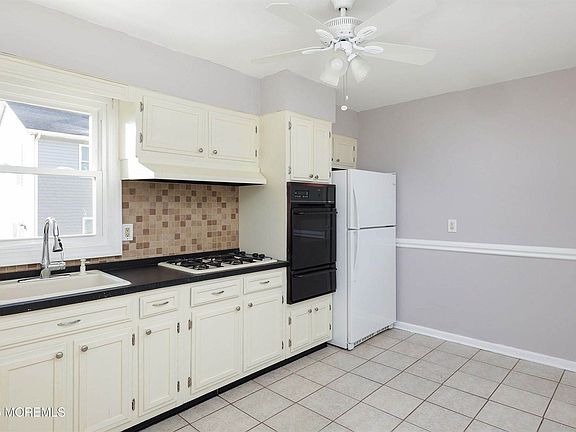 5th image of 22 Commodore Ave #B