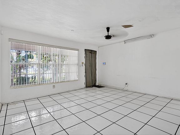 5th image of 2411 NE 10th Terrace