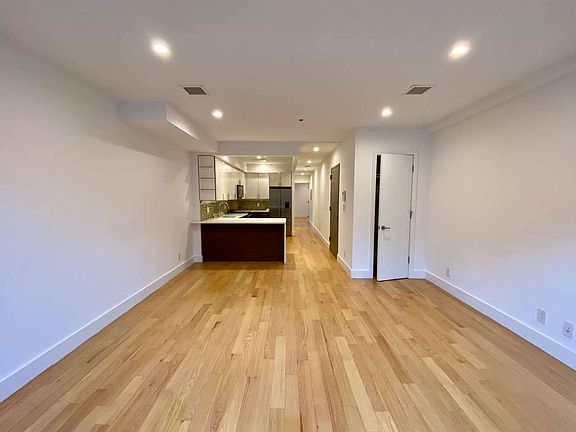 4th image of 35 Madison St #B2