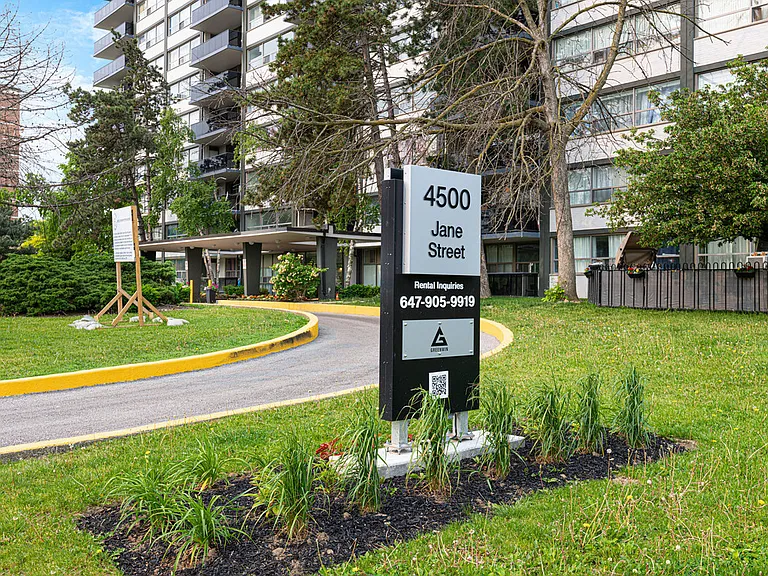 4500 Jane St — Photo 28
