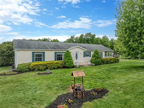114 Hookstown Grade Rd, Clinton, PA 15026