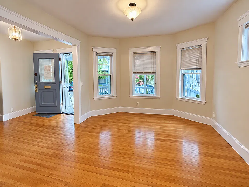 28 Stoughton St
