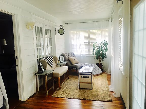 2nd image of 2310 Amherst Ave