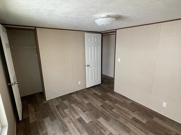 219 Garfield Dr — Photo 13