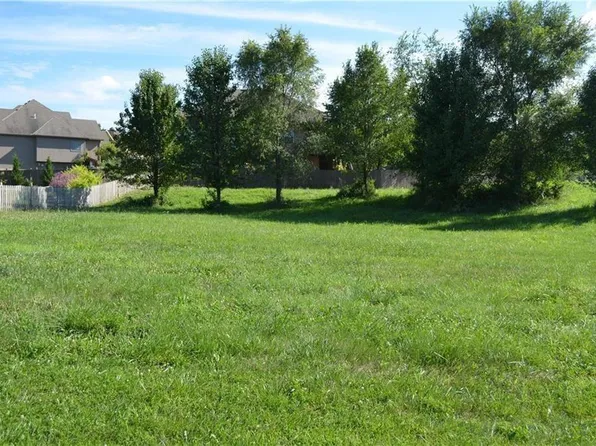 4801 NE 62nd St, Gladstone, MO 64119