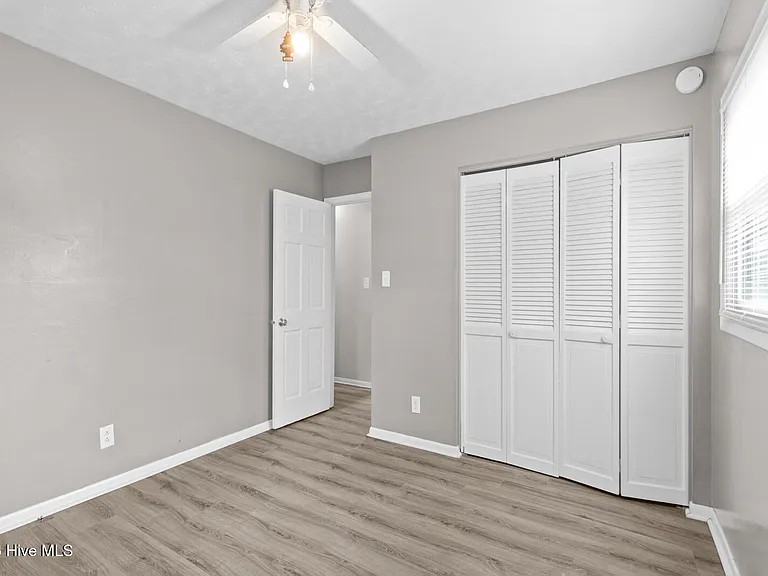 105 Valley Ct — Photo 12