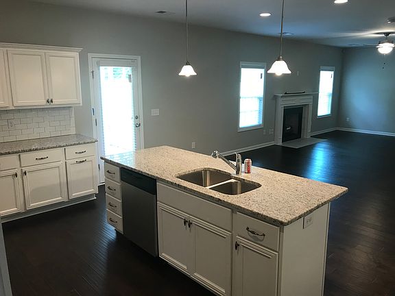 Open Kitchen/Living Concept!