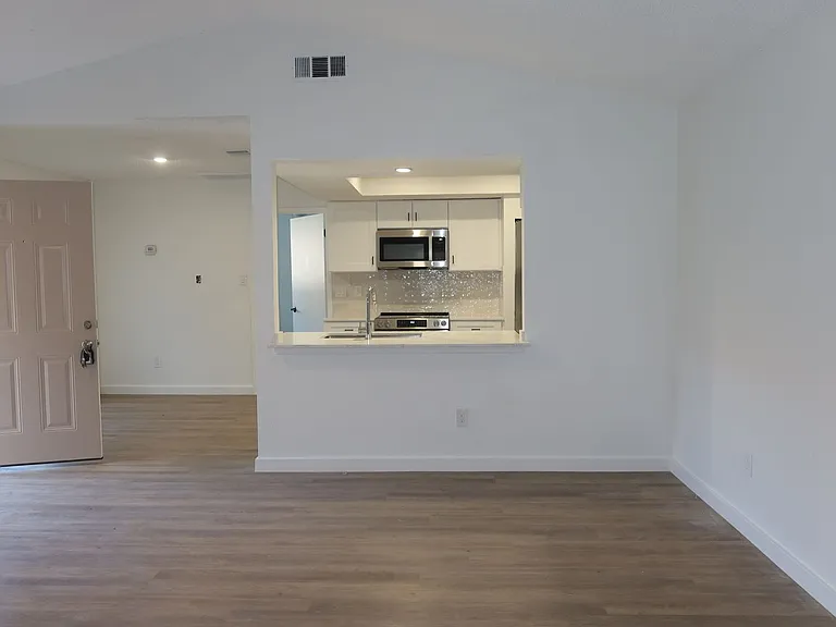 9607 Aberdeen Way #B — Photo 5