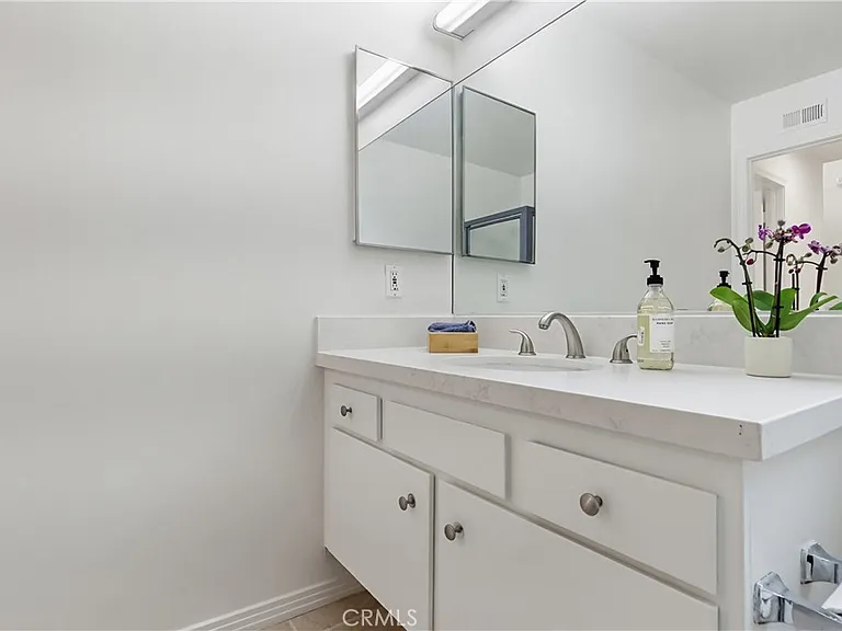 18102 Hatteras St — Photo 23