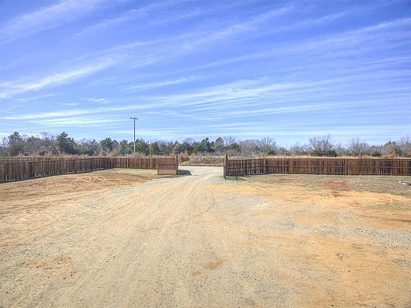 3rd image of 3909 S Jardot Rd