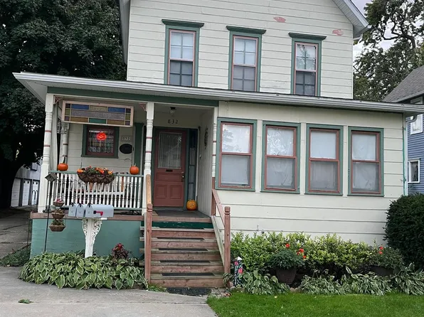832 Court St, Port Huron, MI 48060