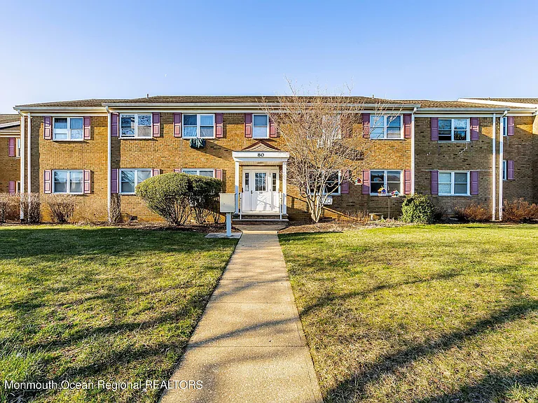 80 Manchester Ct #F — Photo 1